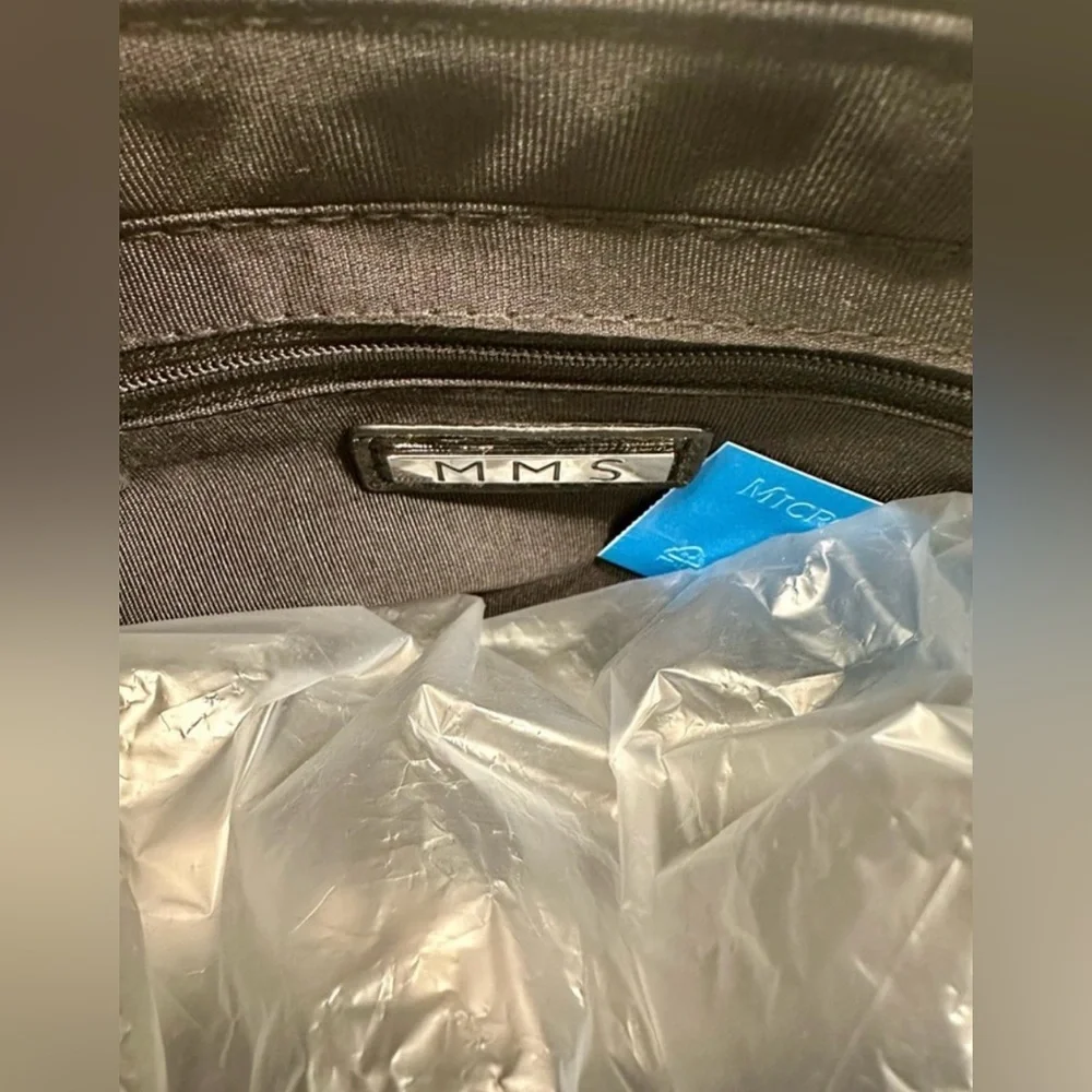 NWT Black Quilted Crossbody Bag w/ Cream Sherpa Trim, Trendy Y2K Winter Purse - Picture 13 of 15